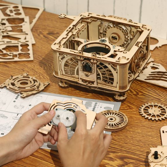 DIY Wooden Puzzle: Crank Classic Gramophone